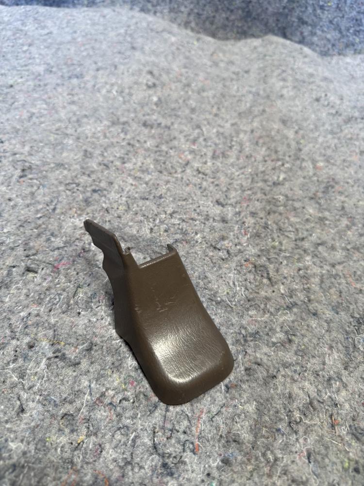 1999 Toyota 4RUNNRT Front RH Outer Seat Bolt Cover OEM – photo 3