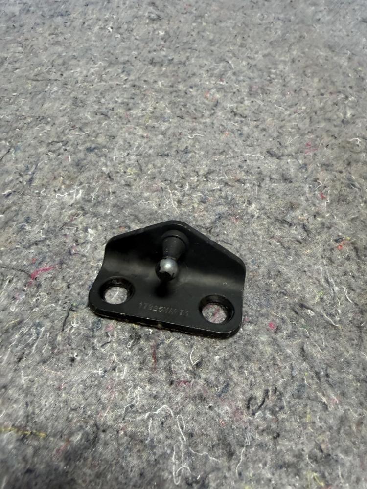 Chevrolette Corvette Liftgate Strut Bracket 22817995 OEM – photo 3