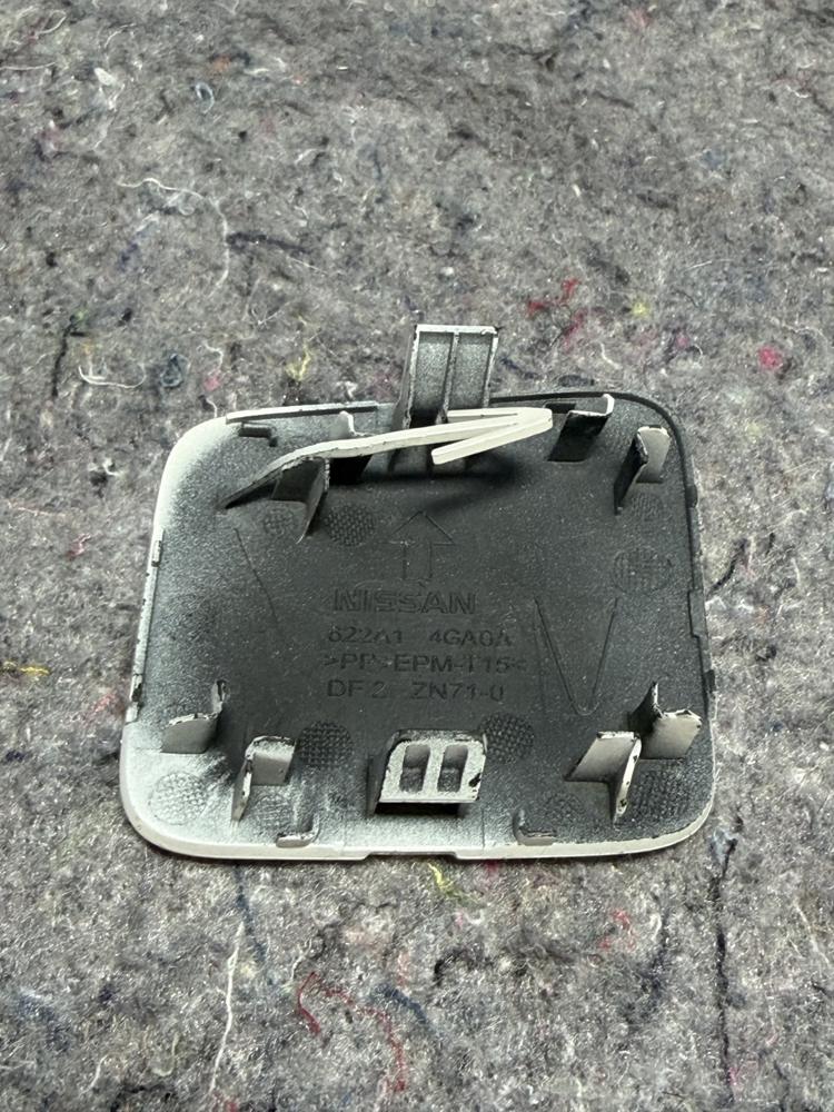 Infiniti Tow Eye Cap 622A14GA0A OEM White – photo 2