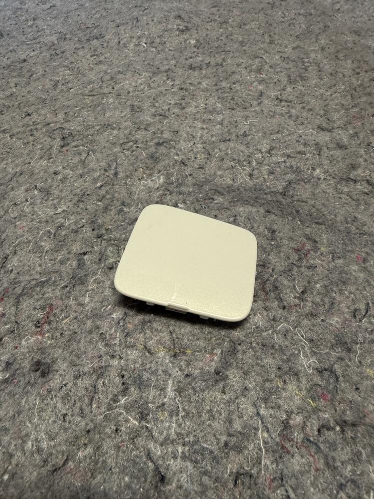 Infiniti Tow Eye Cap 622A14GA0A OEM White – photo 3