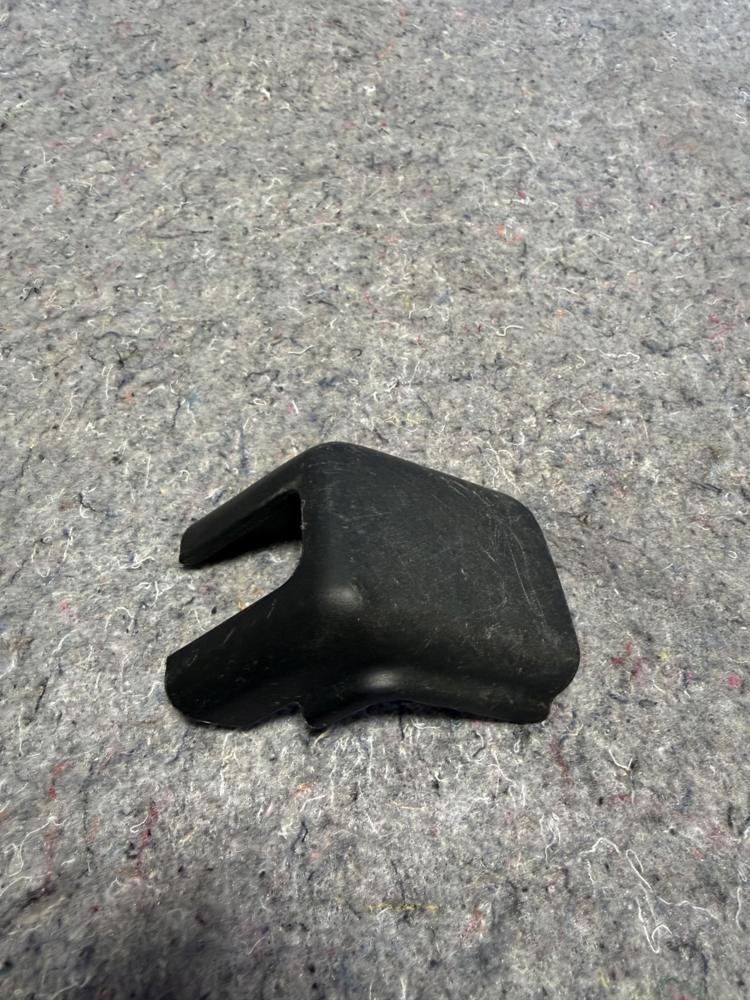 Toyota 721370C090 Cover Front Seat Track RH Front Inner OEM – photo 1