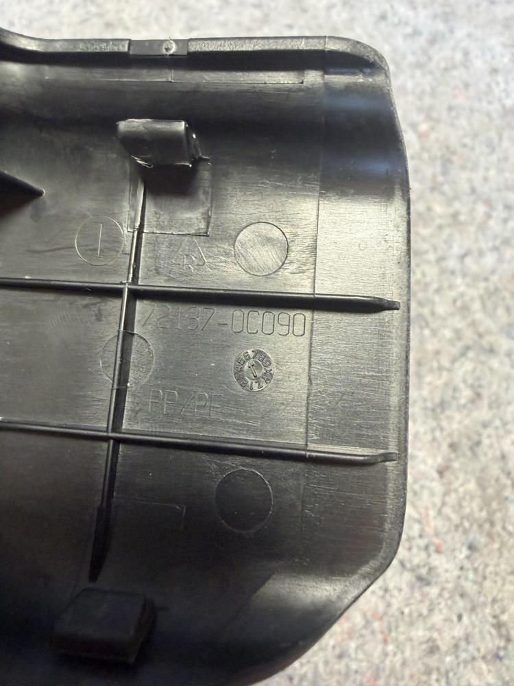 Toyota 721370C090 Cover Front Seat Track RH Front Inner OEM – photo 2