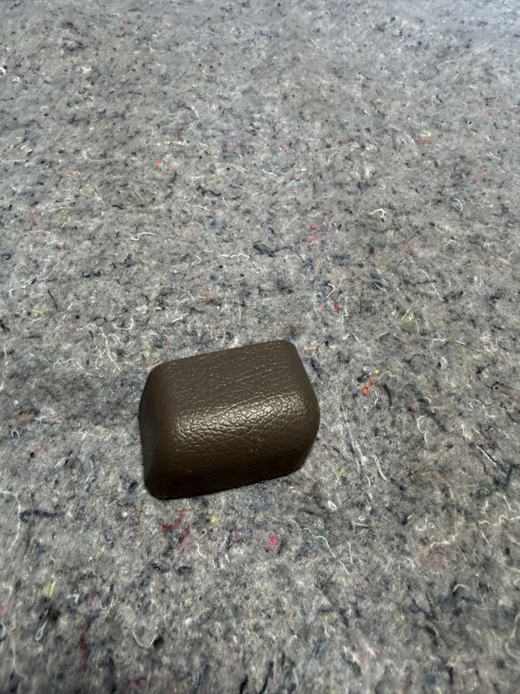 2000 Toyota 4RUNNER RH Seat Bolt Cover Trim Cap OEM – photo 1