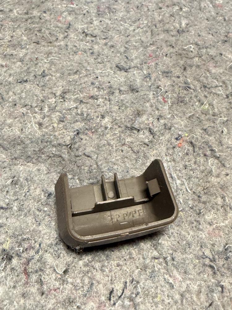 2000 Toyota 4RUNNER RH Seat Bolt Cover Trim Cap OEM – photo 2