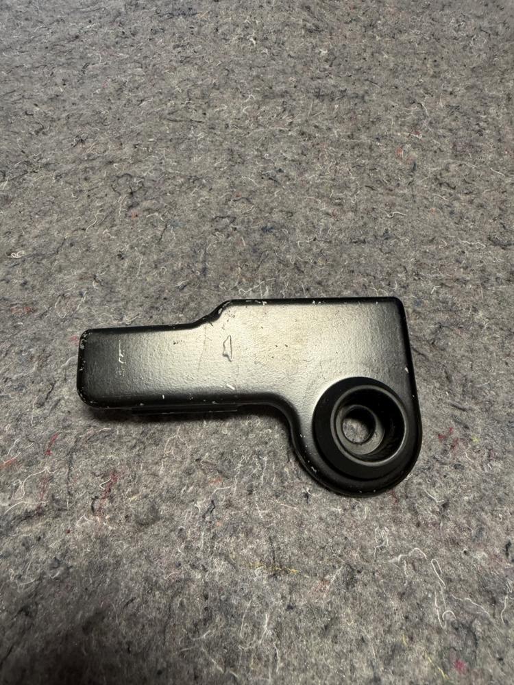 Maserati Levante LH Lower Bracket Assembly 670031960 OEM – photo 4