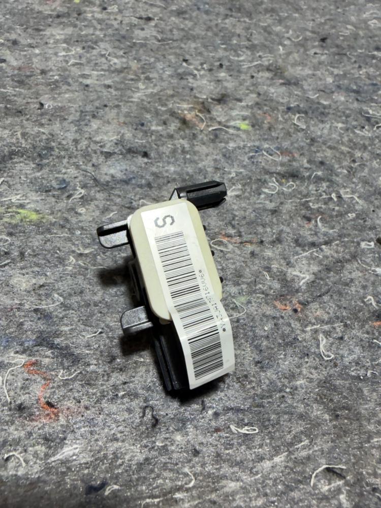 Infiniti Rear Left Sensor OEM – photo 1