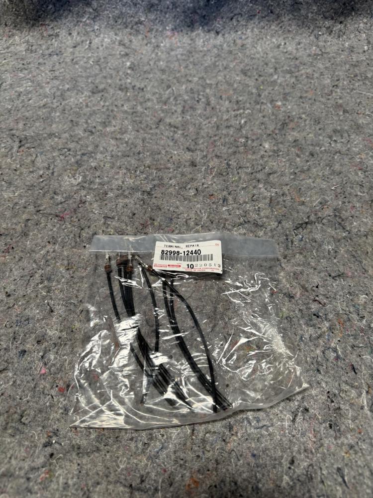 Toyota 8299812440 OEM – photo 1