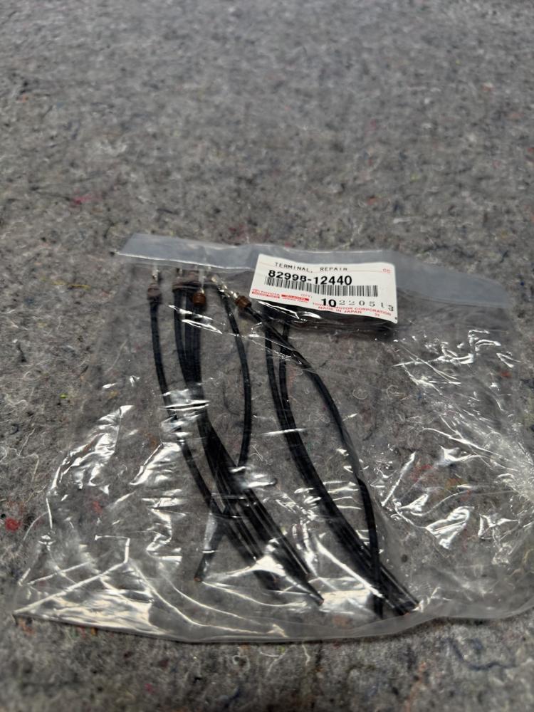 Toyota 8299812440 OEM – photo 4