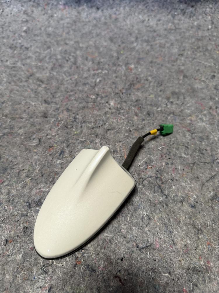 Infiniti Q50 Upper Roof Shark Fin Antenna White 19-AV25A OEM – photo 1