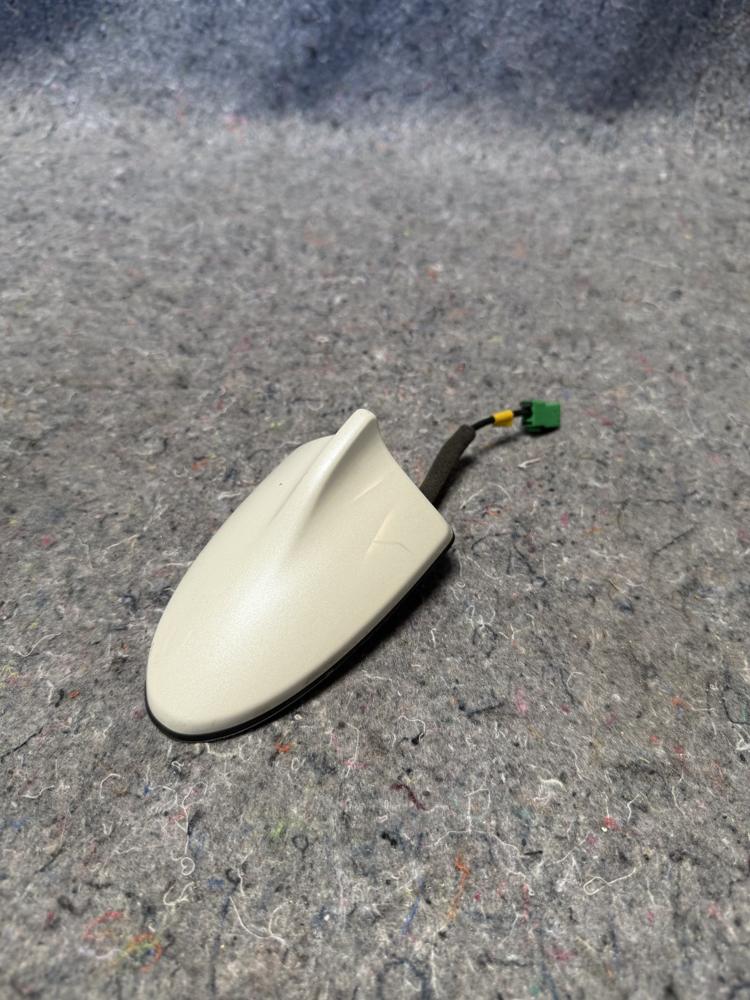 Infiniti Q50 Upper Roof Shark Fin Antenna White 19-AV25A OEM – photo 3