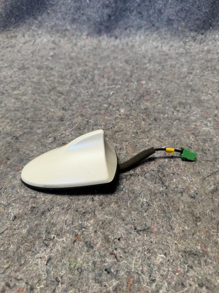 Infiniti Q50 Upper Roof Shark Fin Antenna White 19-AV25A OEM – photo 4