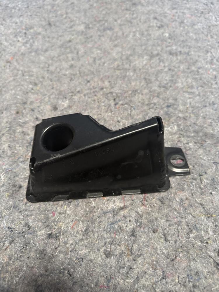 Maserati Ghibli Front Left or Right Side Support Bracket OEM – photo 1