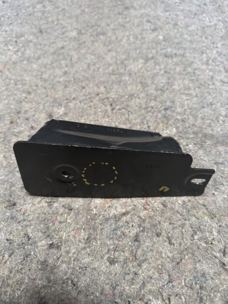 Maserati Ghibli Front Left or Right Side Support Bracket OEM – photo 2