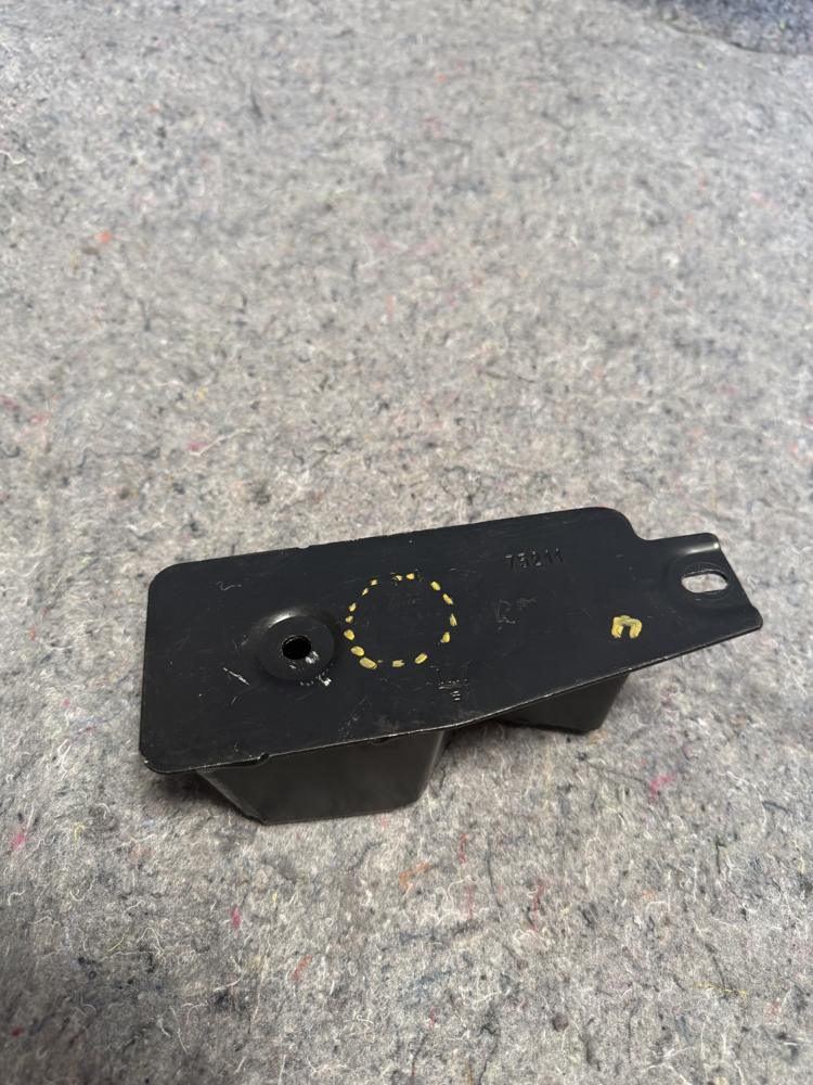 Maserati Ghibli Front Left or Right Side Support Bracket OEM – photo 3