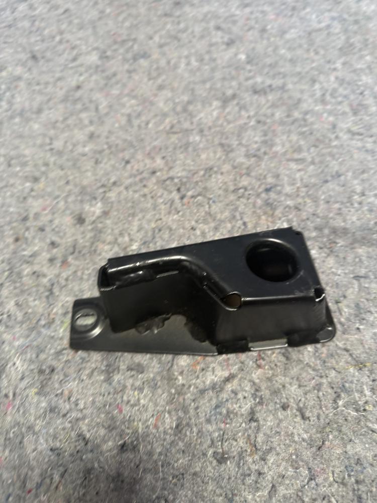 Maserati Ghibli Front Left or Right Side Support Bracket OEM – photo 4