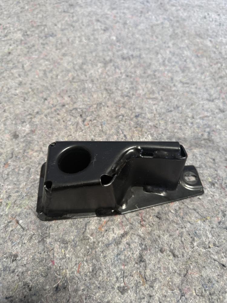 Maserati Ghibli Front Left or Right Side Support Bracket OEM – photo 1