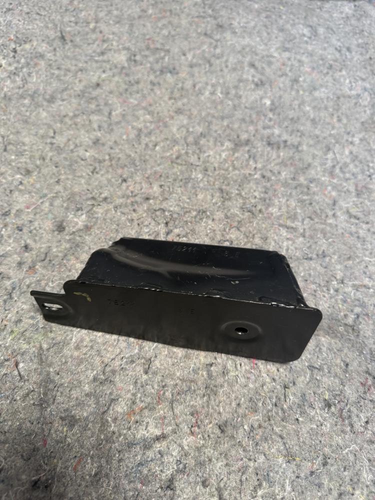 Maserati Ghibli Front Left or Right Side Support Bracket OEM – photo 2