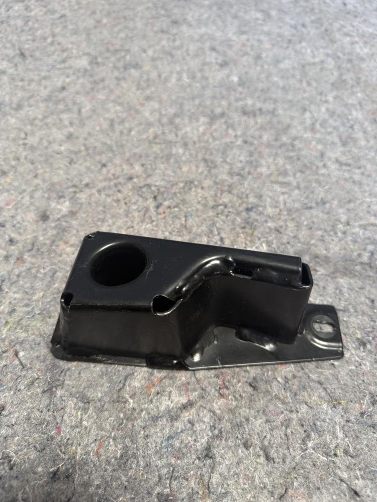 Maserati Ghibli Front Left or Right Side Support Bracket OEM – photo 3