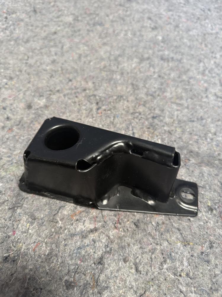 Maserati Ghibli Front Left or Right Side Support Bracket OEM – photo 4