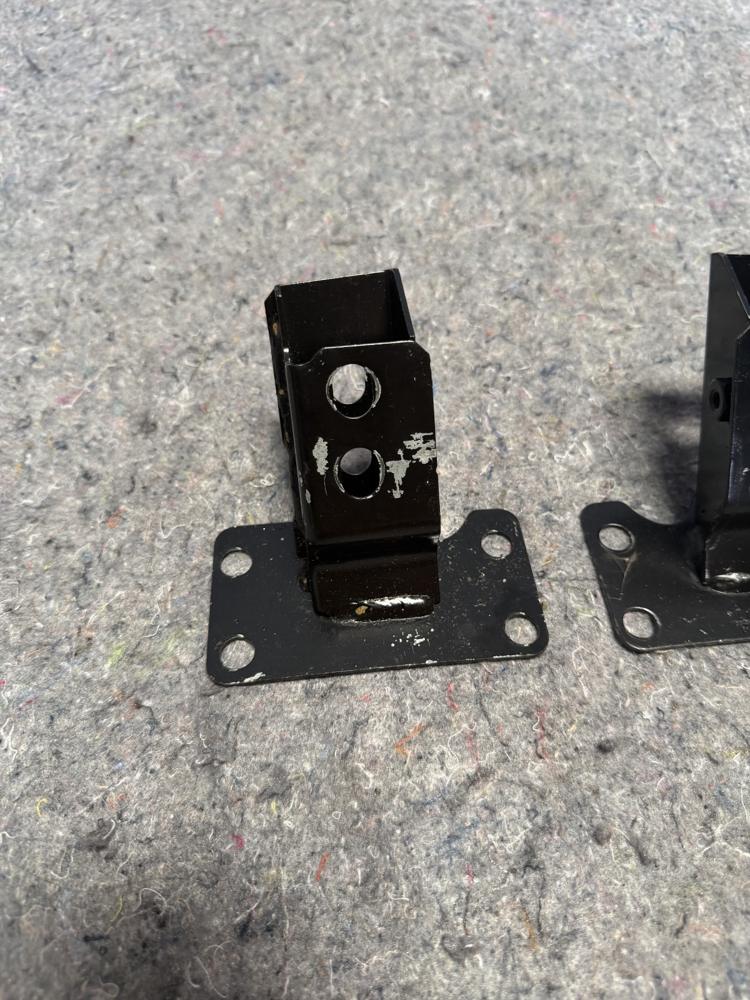Maserati Ghibli Quattroporte Gts Sun Roof Cross Bar Brackets OEM – photo 4