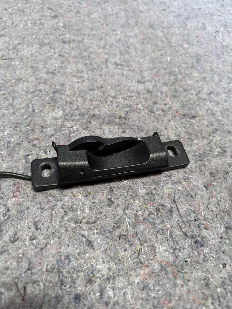 C7 Corvette Targa Top Latch Striker Plate 23452974 OEM – photo 4