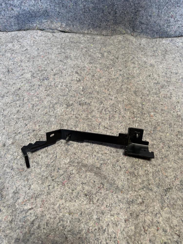 Genuine Infiniti Cruise Control Distance Sensor Bracket 28424GA1A OEM – photo 1