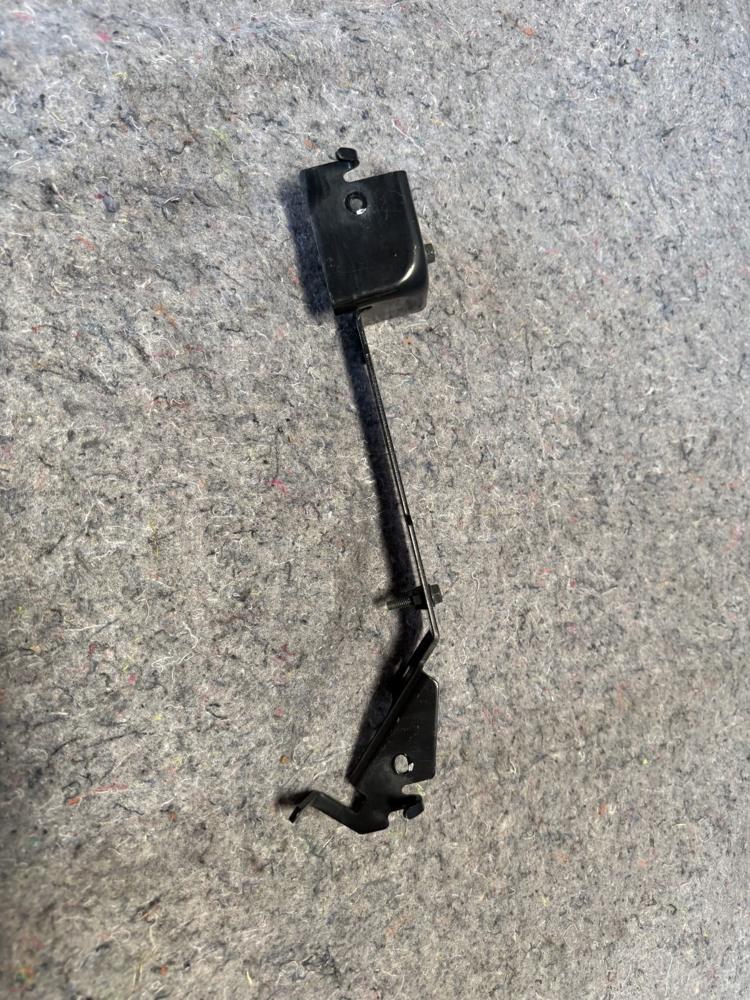 Genuine Infiniti Cruise Control Distance Sensor Bracket 28424GA1A OEM – photo 2