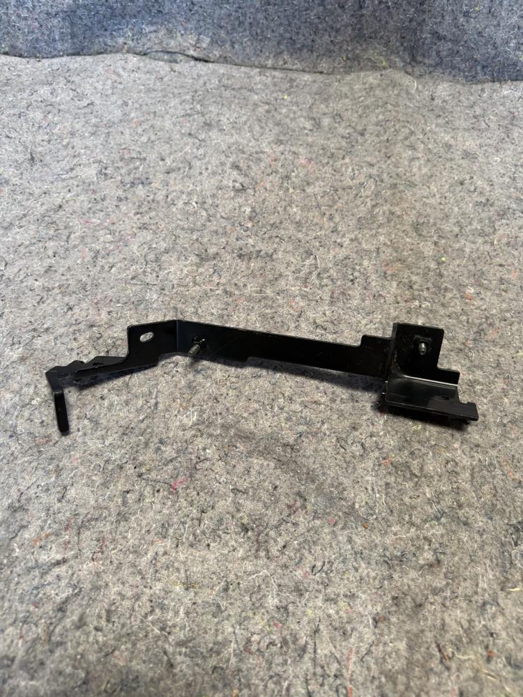 Genuine Infiniti Cruise Control Distance Sensor Bracket 28424GA1A OEM – photo 3