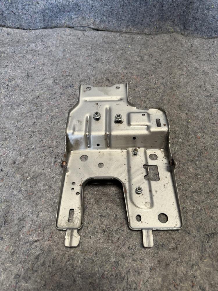 Jeep Wrangler Parking Brake Lever Bracket 68224095AA OEM – photo 1