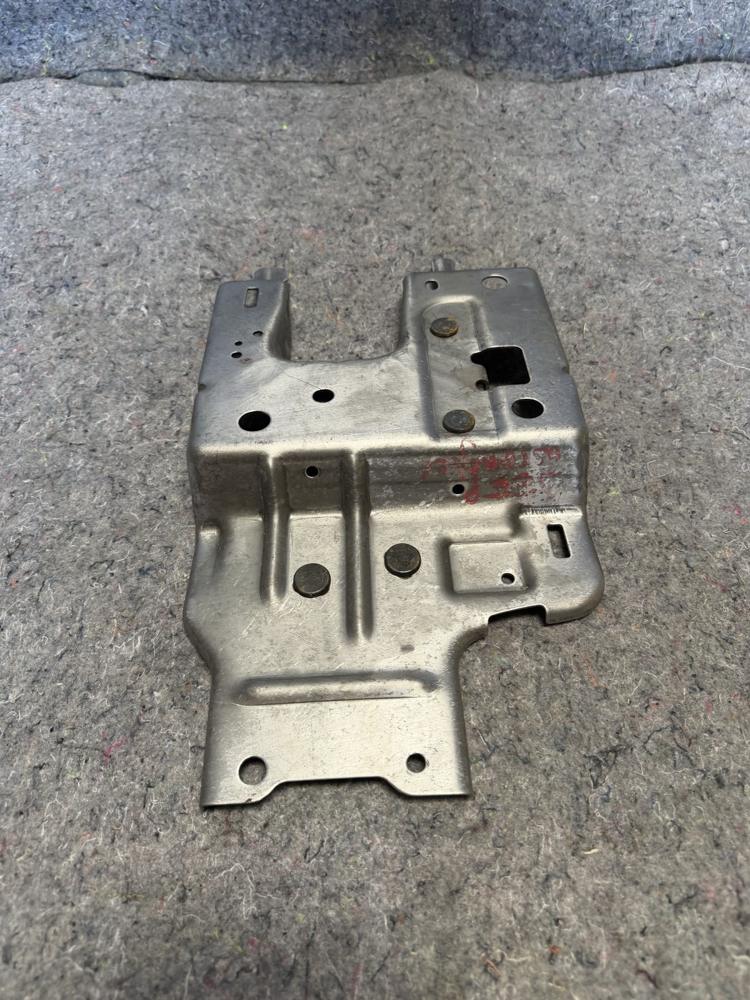 Jeep Wrangler Parking Brake Lever Bracket 68224095AA OEM – photo 2