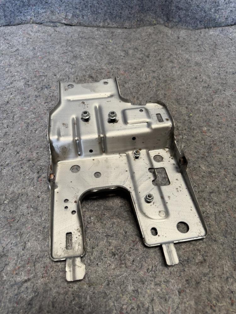 Jeep Wrangler Parking Brake Lever Bracket 68224095AA OEM – photo 3