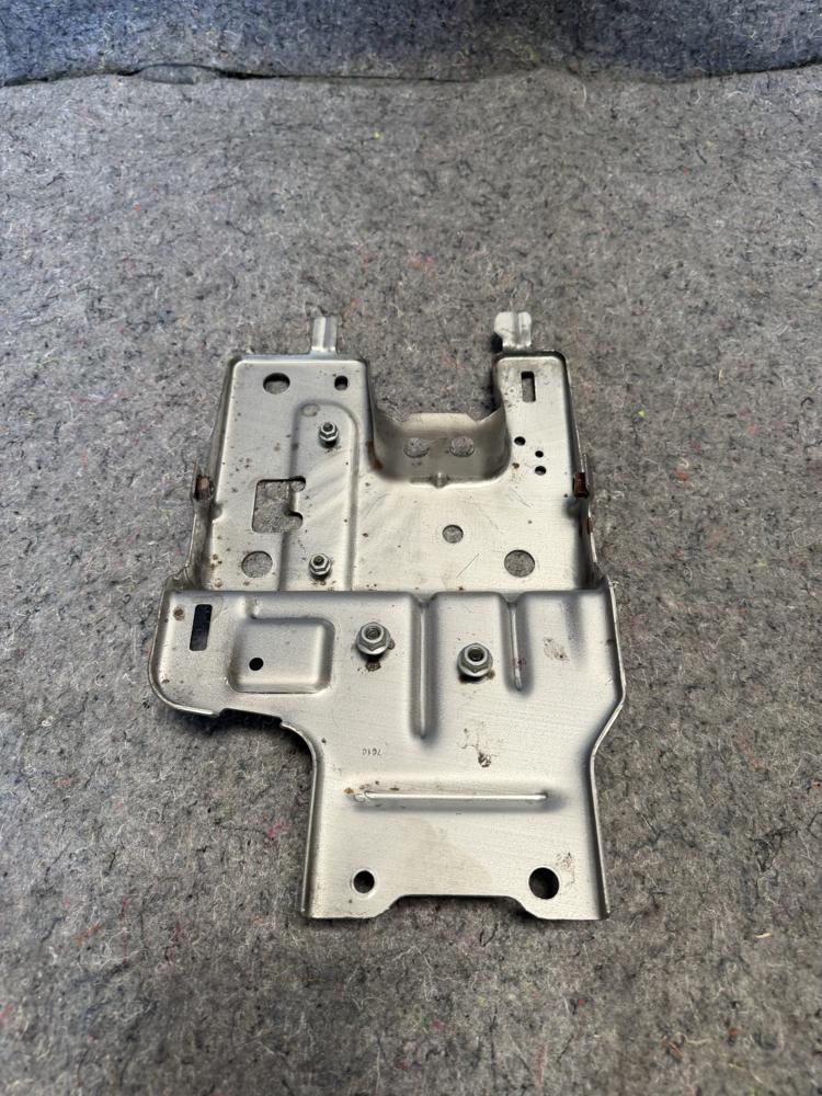 Jeep Wrangler Parking Brake Lever Bracket 68224095AA OEM – photo 4
