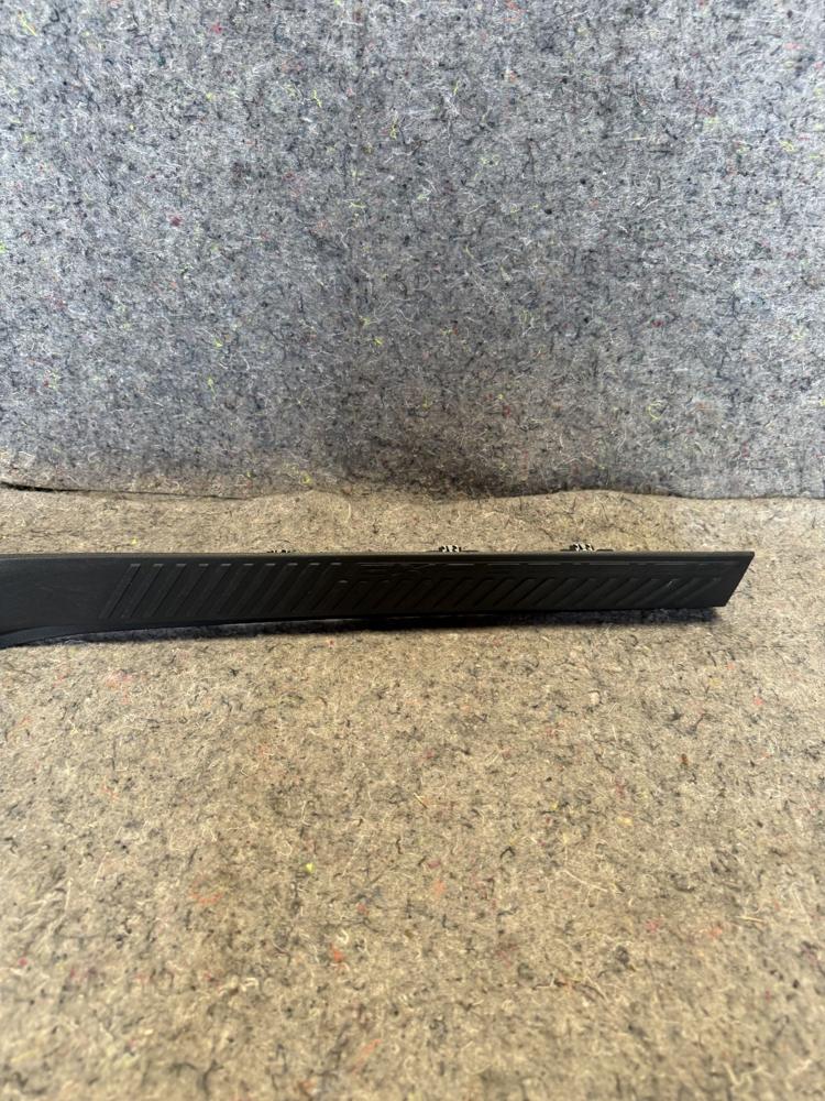 Front Left Door Sill Scuff Plate Ford Expedition NL1B7813209AAW OEM – photo 4