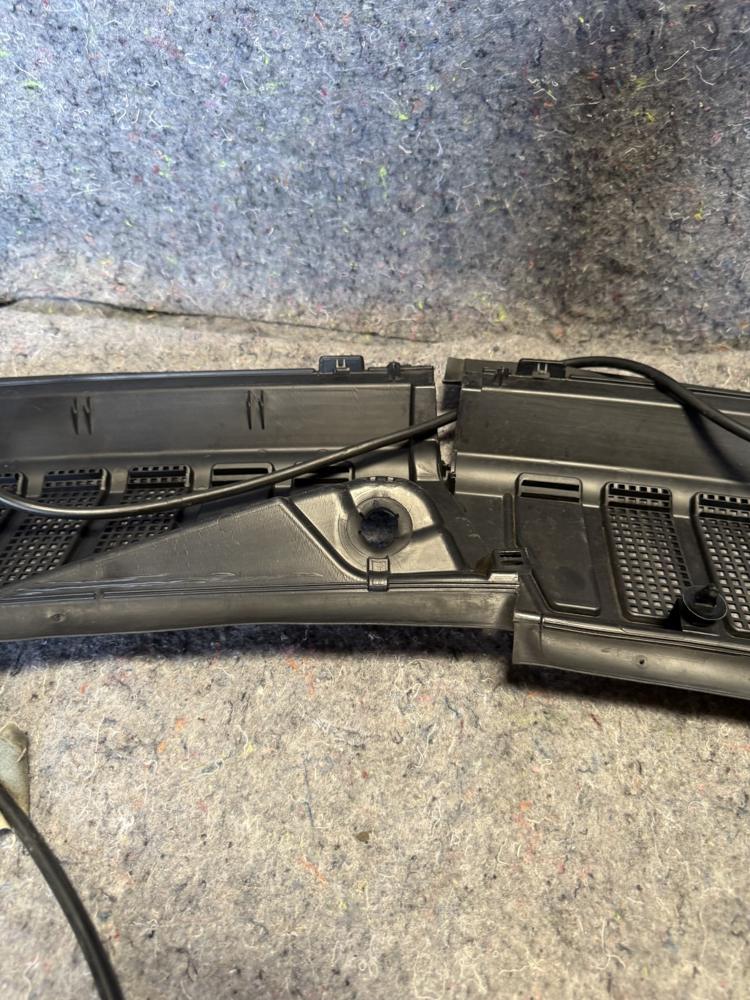 Ford Expedition Windshield Right Side Wiper Cowl Cover Panel JL1B780222ADW OEM – photo 2