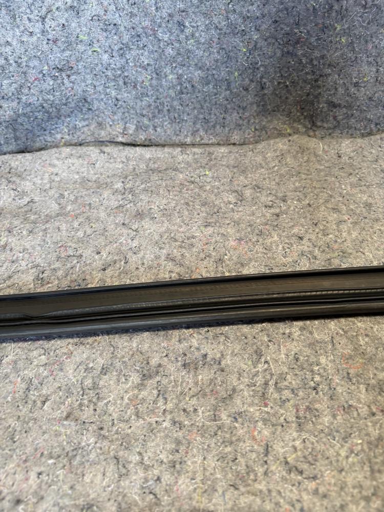 Ford Upper Weather Strip JL1Z7843720A OEM – photo 2