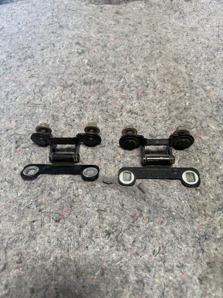 Jeep Patriot Trunk Lid Hinge Right & Left OEM – photo 2