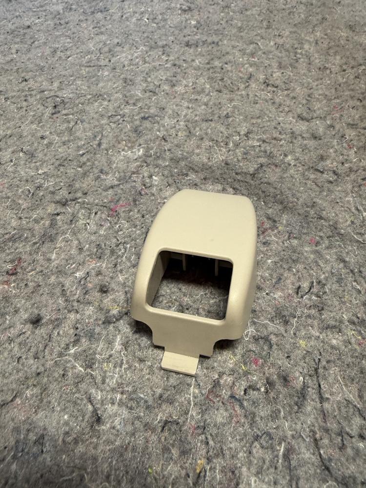 2007 Dodge Caliber Seat Belt Cover LH or RH OEM – photo 4