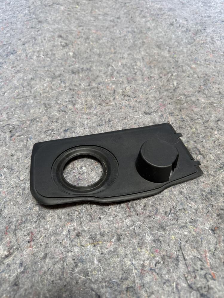 Ford F250 F350 Gas Fuel Hose Fill Neck Door Cover Plate HC3B9928646AC OEM – photo 1