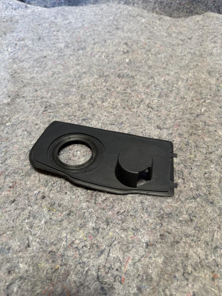 Ford F250 F350 Gas Fuel Hose Fill Neck Door Cover Plate HC3B9928646AC OEM – photo 4