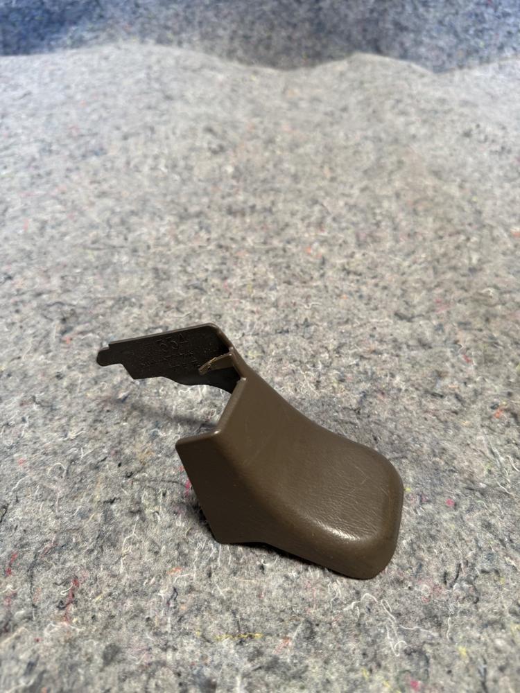 Toyota 4RUNNER Front Left Front Outer Seat Bolt Cover OEM – photo 4