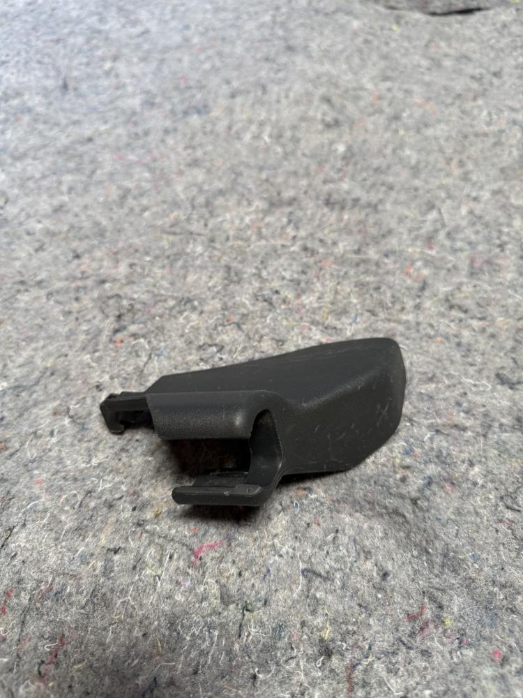 Toyota Seat Track Cover Front 7215702120B0 OEM – photo 1