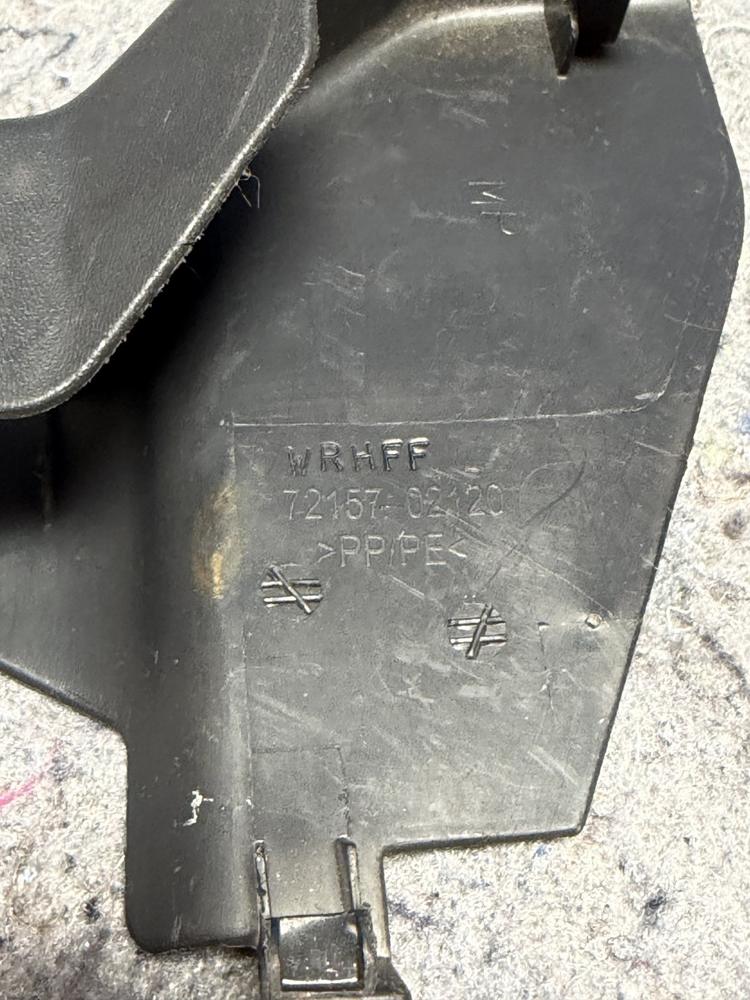 Toyota Seat Track Cover Front 7215702120B0 OEM – photo 2