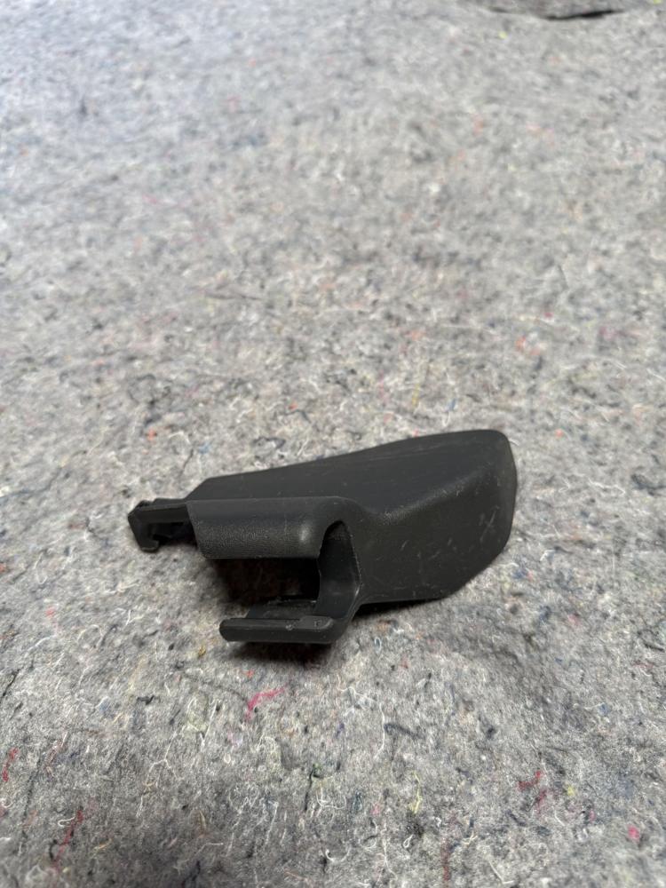 Toyota Seat Track Cover Front 7215702120B0 OEM – photo 3