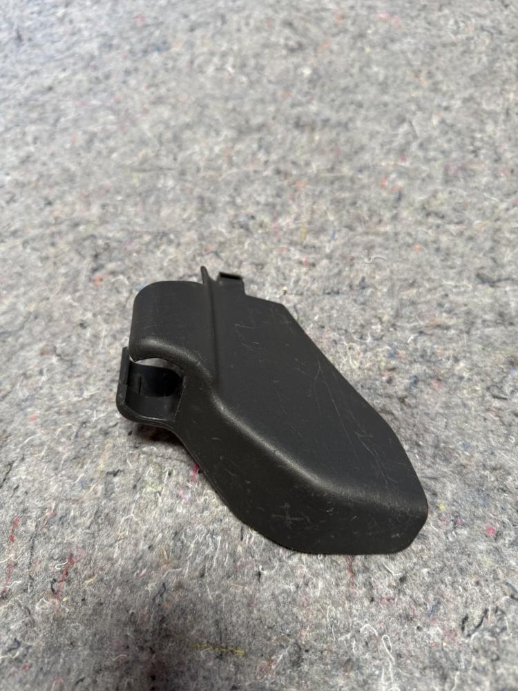 Toyota Seat Track Cover Front 7215702120B0 OEM – photo 4