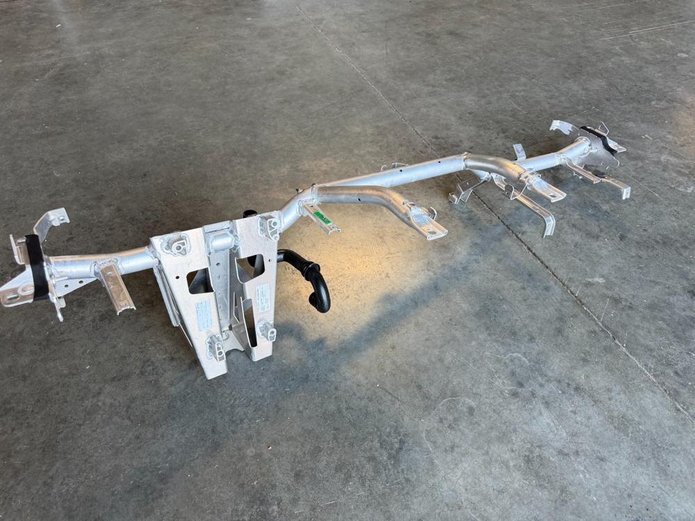 Mercedes AMG GTR Dashboard Panel Crossmember Carrier Bracket A1906200000 OEM – photo 2